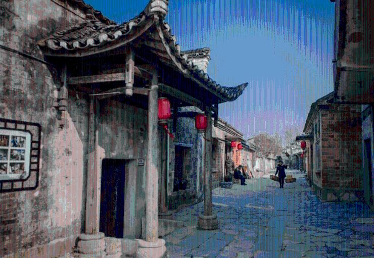 玩具店里的娃娃